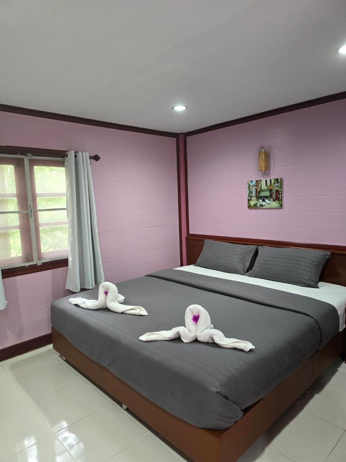Haad Somboon House Hotel Bang Saphan Exterior photo