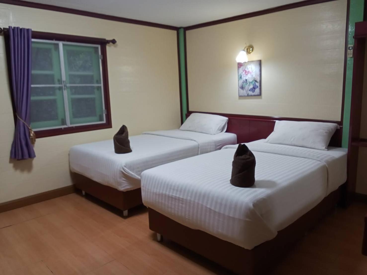 Haad Somboon House Hotel Bang Saphan Exterior photo