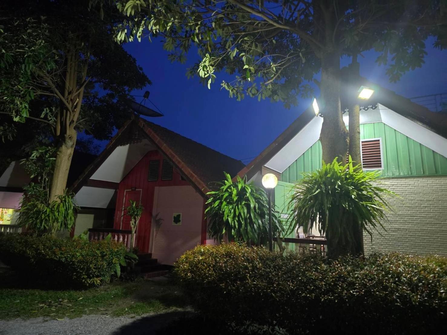 Haad Somboon House Hotel Bang Saphan Exterior photo