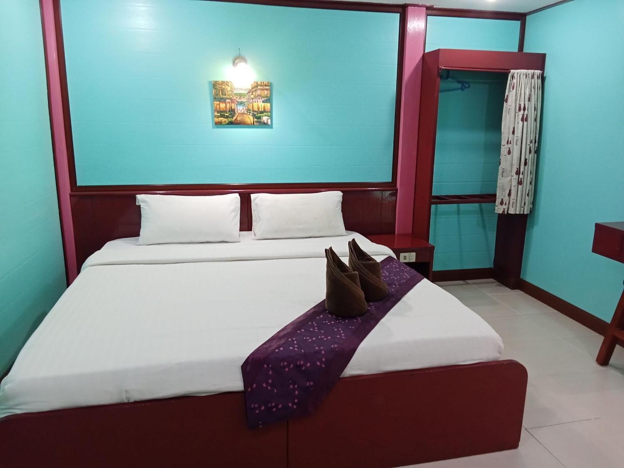 Haad Somboon House Hotel Bang Saphan Exterior photo