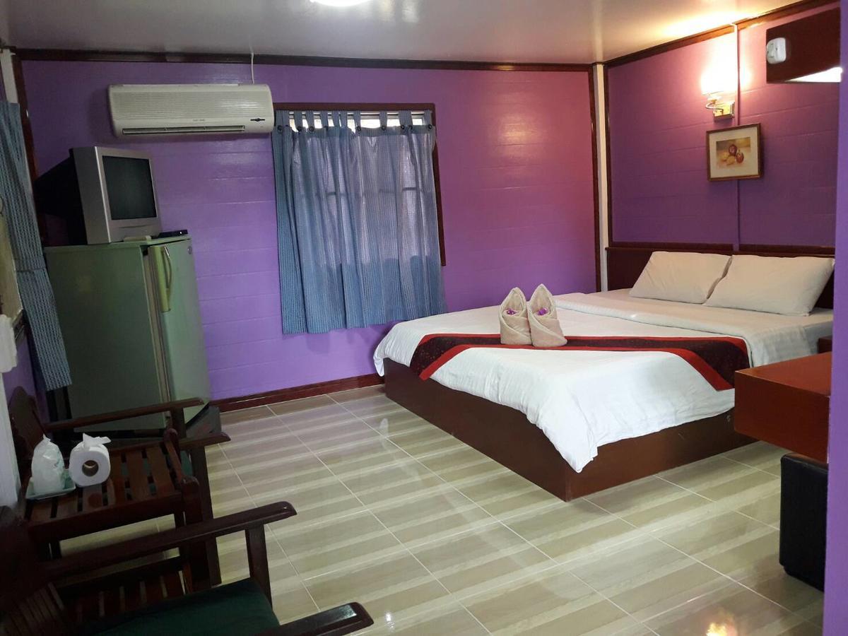 Haad Somboon House Hotel Bang Saphan Exterior photo